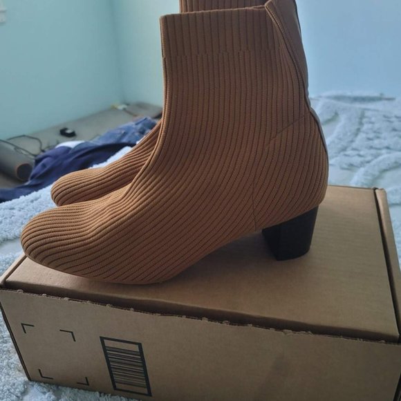 GATUXUS Women's Glove Chunky Mid Heel Ankle Boots Pointed Toe Knit Sock Style - Picture 7 of 7